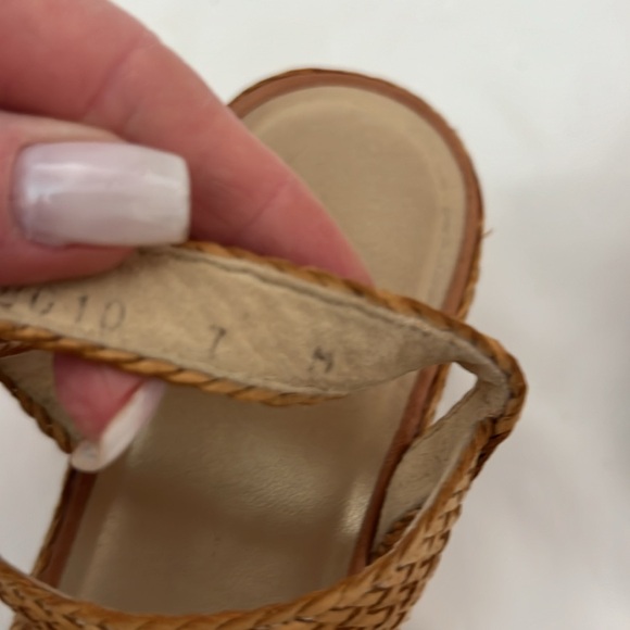 Stuart Weitzman woven leather 7M - Picture 11 of 12